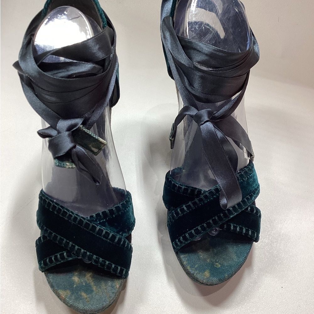 Stuart Weitzman Theodora Callum Elegant Velvet Gr… - image 2